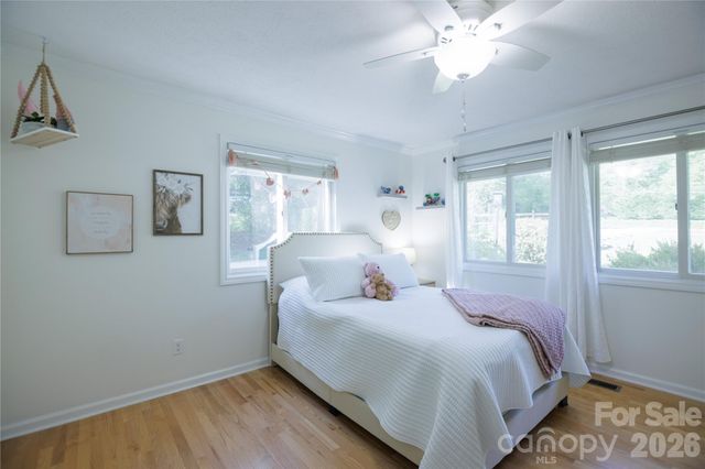 137 E Whisperwood Circle, Hendersonville, NC 28791