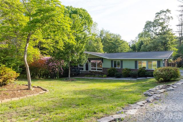 137 E Whisperwood Circle, Hendersonville, NC 28791