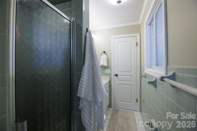 137 E Whisperwood Circle, Hendersonville, NC 28791