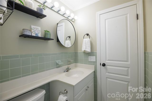 137 E Whisperwood Circle, Hendersonville, NC 28791