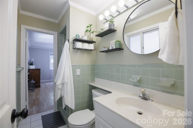 137 E Whisperwood Circle, Hendersonville, NC 28791