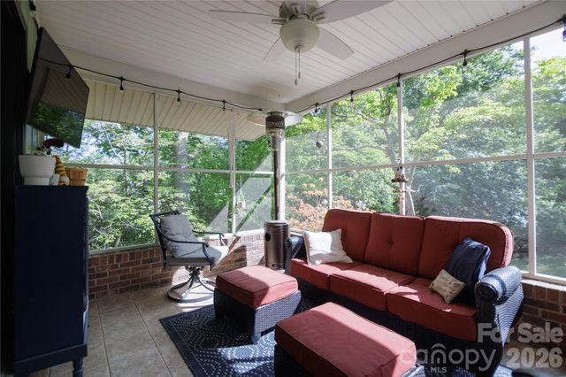 137 E Whisperwood Circle, Hendersonville, NC 28791