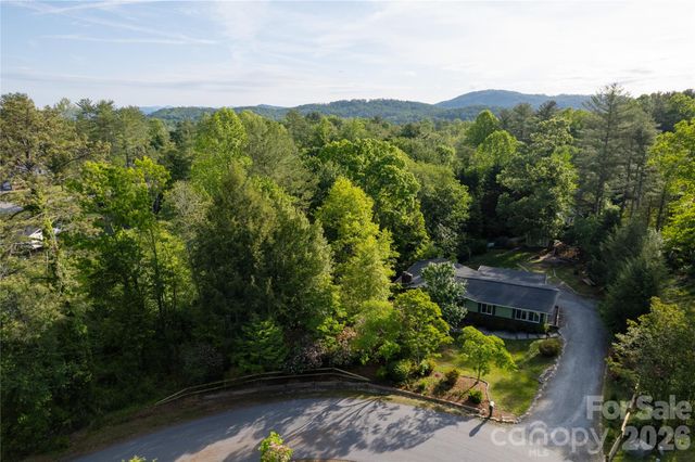 137 E Whisperwood Circle, Hendersonville, NC 28791