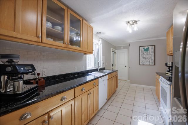 137 E Whisperwood Circle, Hendersonville, NC 28791