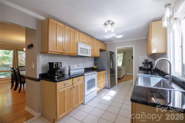 137 E Whisperwood Circle, Hendersonville, NC 28791