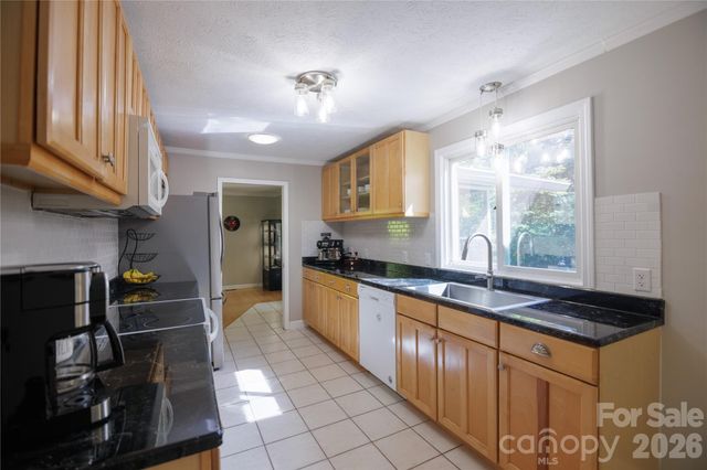 137 E Whisperwood Circle, Hendersonville, NC 28791