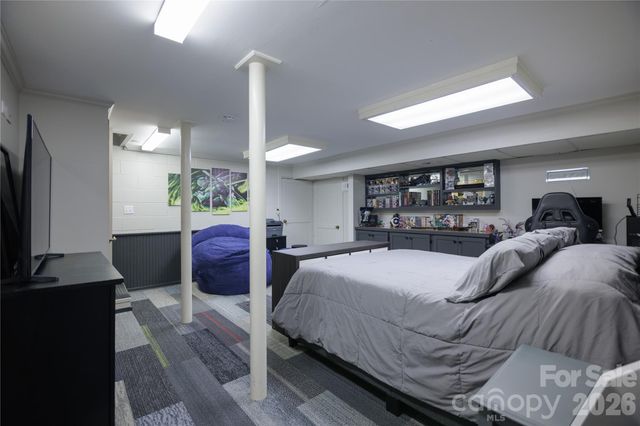137 E Whisperwood Circle, Hendersonville, NC 28791