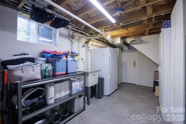 137 E Whisperwood Circle, Hendersonville, NC 28791