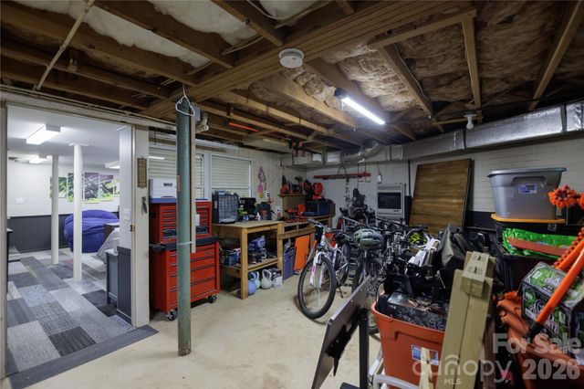 137 E Whisperwood Circle, Hendersonville, NC 28791