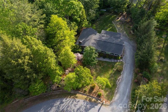 137 E Whisperwood Circle, Hendersonville, NC 28791