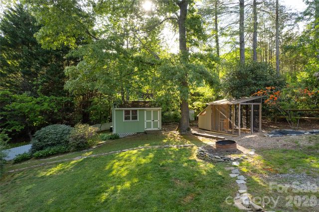 137 E Whisperwood Circle, Hendersonville, NC 28791