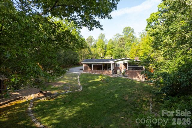 137 E Whisperwood Circle, Hendersonville, NC 28791