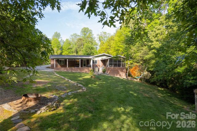137 E Whisperwood Circle, Hendersonville, NC 28791