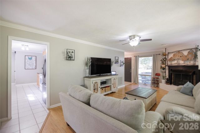 137 E Whisperwood Circle, Hendersonville, NC 28791