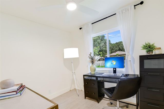 805 Eberhart LN, Austin, TX 78745