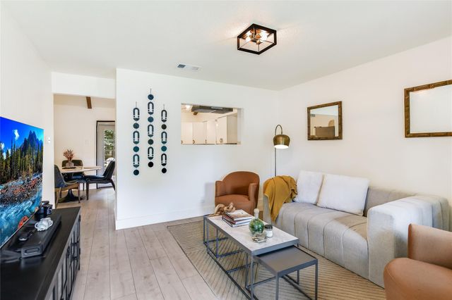 805 Eberhart LN, Austin, TX 78745
