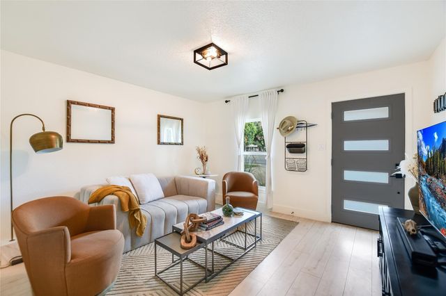 805 Eberhart LN, Austin, TX 78745