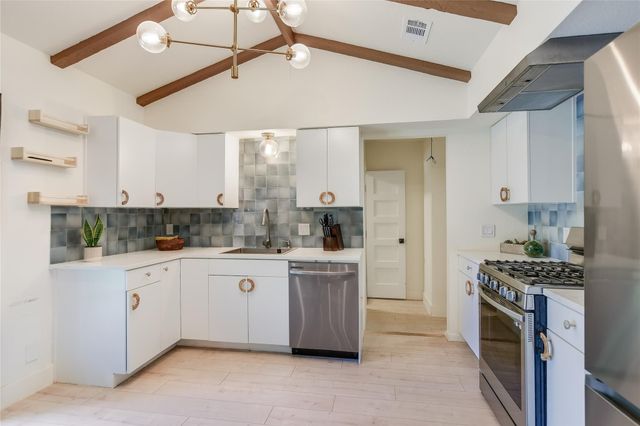 805 Eberhart LN, Austin, TX 78745