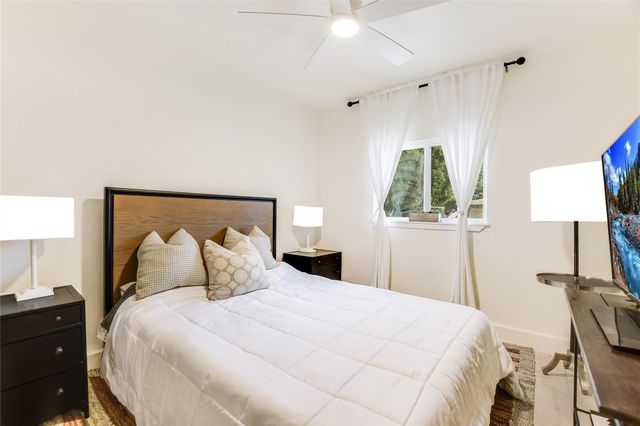 805 Eberhart LN, Austin, TX 78745
