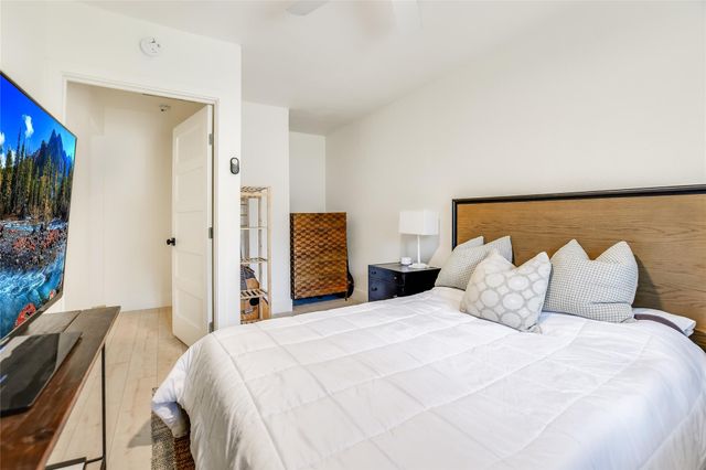805 Eberhart LN, Austin, TX 78745