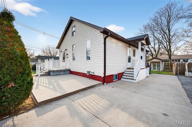 112 E Arlee Avenue, St Louis, MO 63125