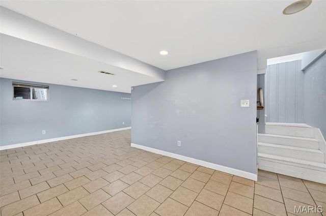 112 E Arlee Avenue, St Louis, MO 63125