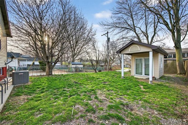 112 E Arlee Avenue, St Louis, MO 63125