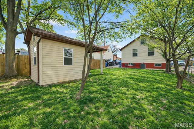 112 E Arlee Avenue, St Louis, MO 63125