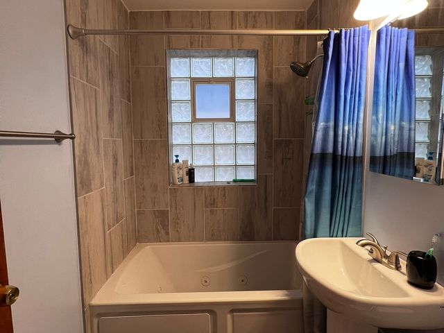 406 N Prospect Manor Avenue, Mount Prospect, IL 60056