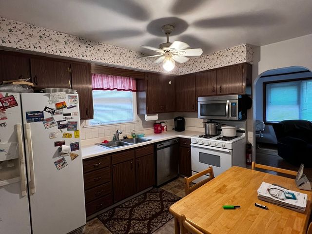 406 N Prospect Manor Avenue, Mount Prospect, IL 60056