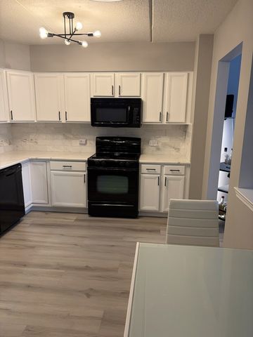 1349 E Washington Street 404, Des Plaines, IL 60016