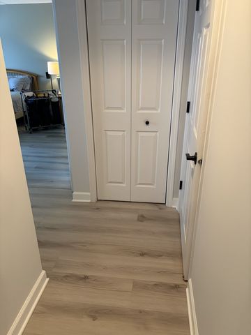 1349 E Washington Street 404, Des Plaines, IL 60016