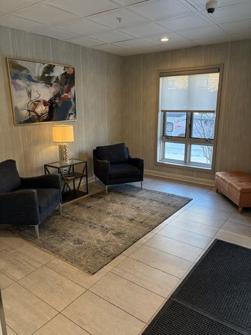 1349 E Washington Street 404, Des Plaines, IL 60016