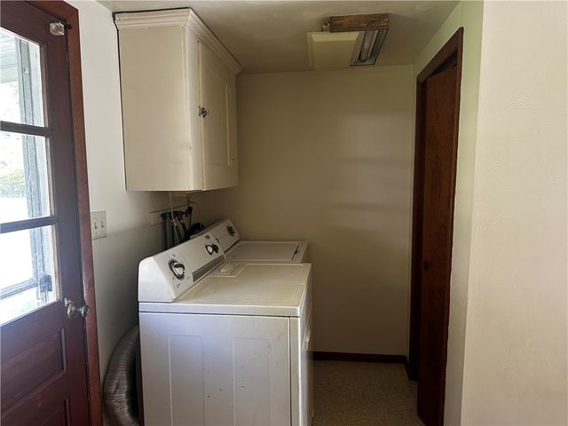 2179 Woodbine Dr, Hermitage, PA 16148