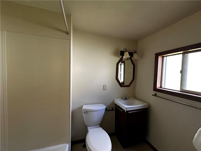 2179 Woodbine Dr, Hermitage, PA 16148