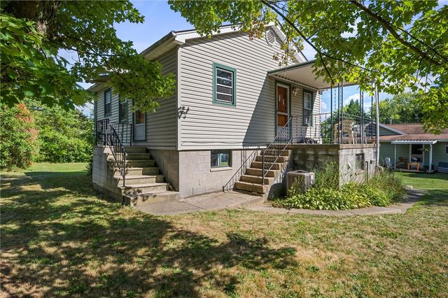 2179 Woodbine Dr, Hermitage, PA 16148