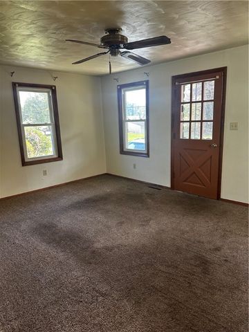 2179 Woodbine Dr, Hermitage, PA 16148