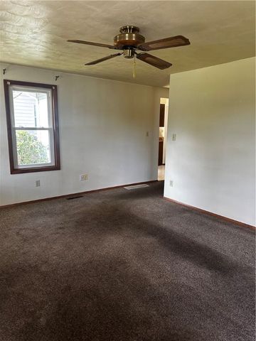 2179 Woodbine Dr, Hermitage, PA 16148