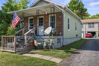 2179 Woodbine Dr, Hermitage, PA 16148