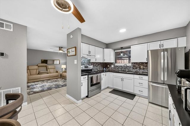 2629 Allencrest Dr, Corpus Christi, TX 78415