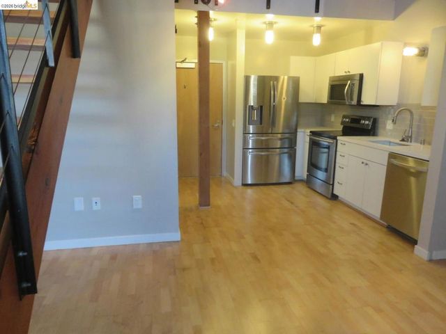 720 York St 212, San Francisco, CA 94110