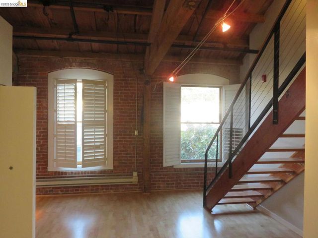 720 York St 212, San Francisco, CA 94110