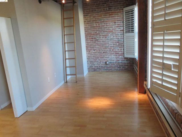 720 York St 212, San Francisco, CA 94110