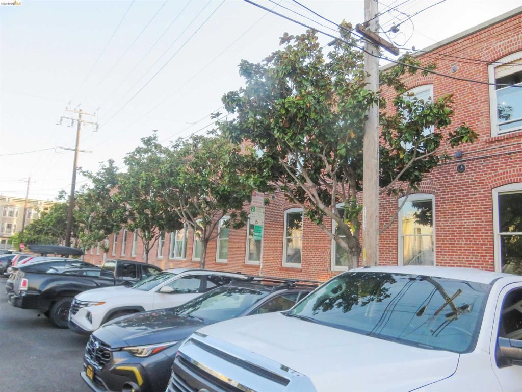 720 York St 212, San Francisco, CA 94110
