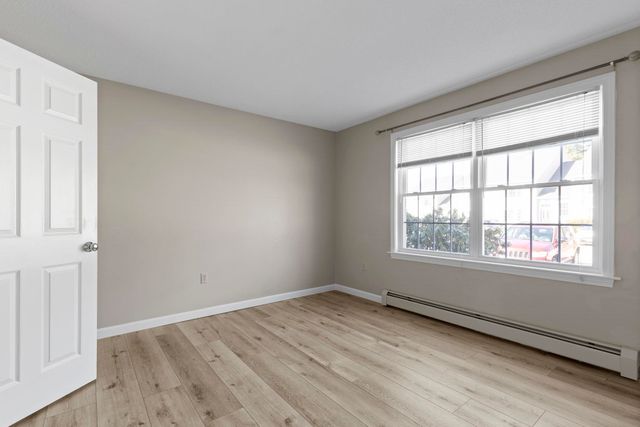 50 Brookside Dr Apt J1, Exeter, NH 03833