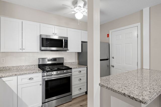 50 Brookside Dr Apt J1, Exeter, NH 03833