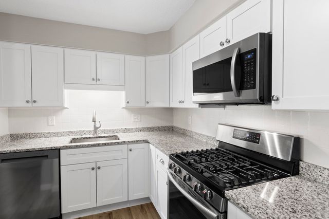 50 Brookside Dr Apt J1, Exeter, NH 03833