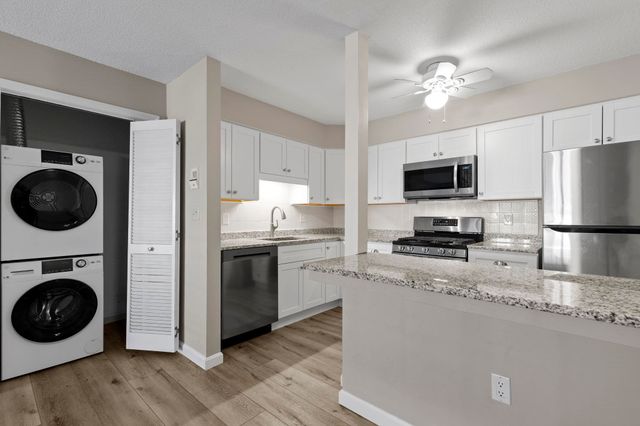 50 Brookside Dr Apt J1, Exeter, NH 03833