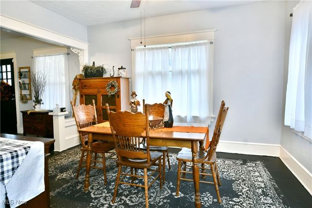 562 Belmont Avenue NE, Warren, OH 44483