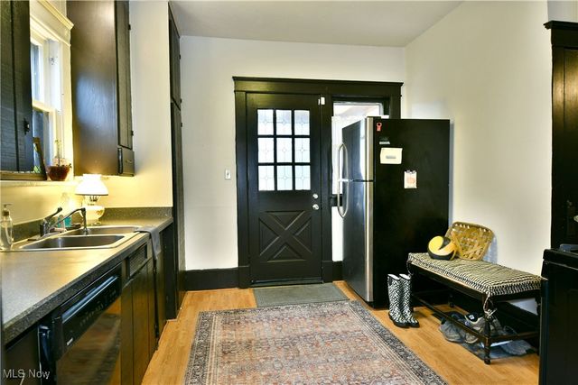 562 Belmont Avenue NE, Warren, OH 44483